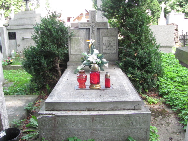 Grób JULIA MARSZAŁEK