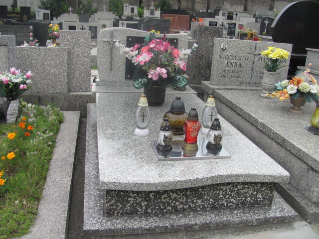 Grób URSZULA PAPIER