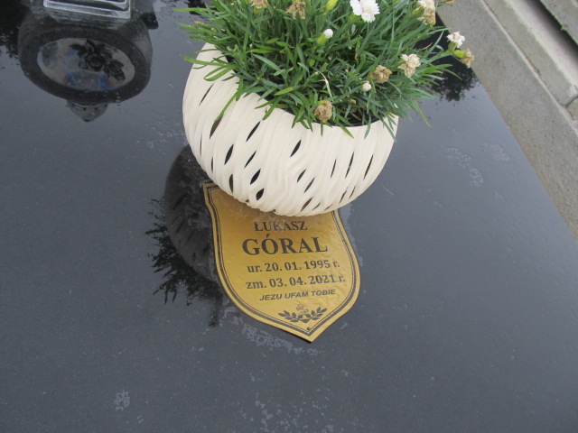 Grób ŁUKASZ GÓRAL